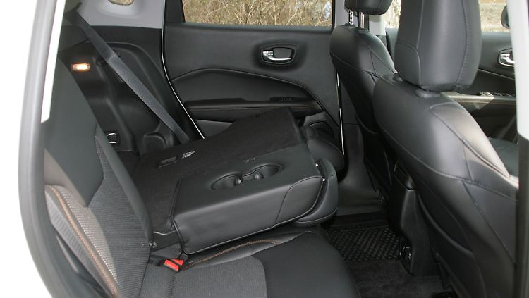 Die teilbaren Rücklehnen im Jeep Compass sind der Ausstattungslinie "Limited" vorbehalten.