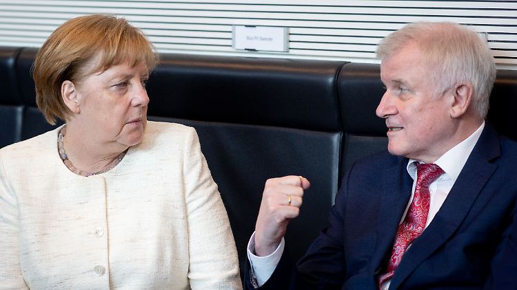 Konfliktreiches Verhältnis: Merkel und Seehofer.