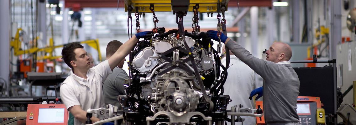 Konzernchef Herbert Diess will die Produktivität der VW-Werke bis 2025 um 30 Prozent steigern.