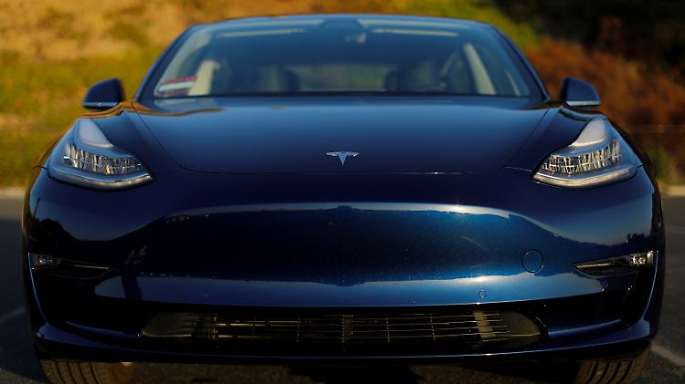 Geschwungene Linien aus Kalifornien: Ein "Model 3" von Tesla.