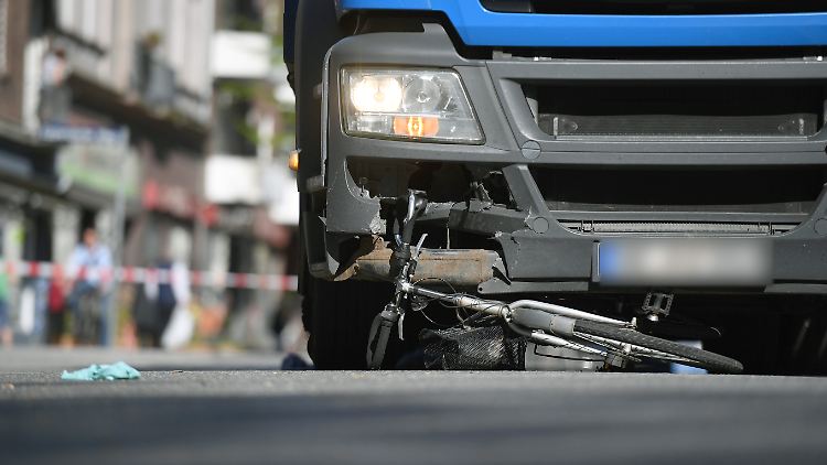 Rund 200 Unfälle mit verletzten oder getöteten Radfahrern könnte ein Abbiege-Assistent jährlich verhindern.