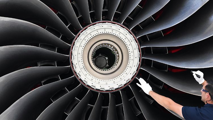 Der Triebwerkshersteller Rolls Royce gehört seit 1998 nicht mehr zum Hersteller der luxuriösen Rolls-Royce-Automobile. 