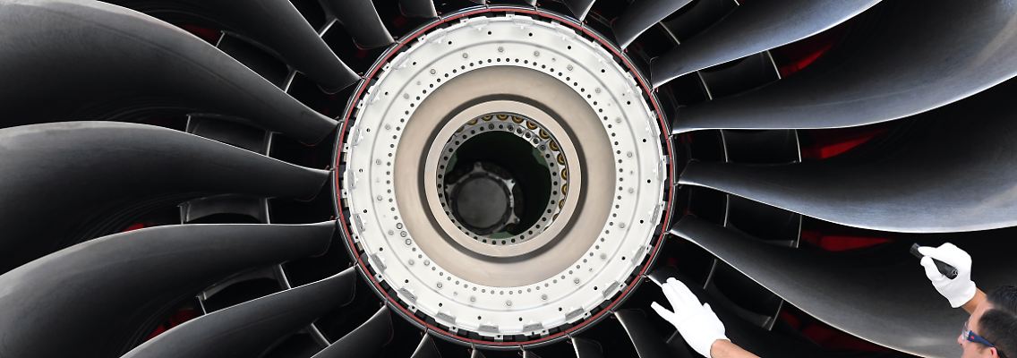 Der Triebwerksbauer Rolls-Royce erwartet Besserung.