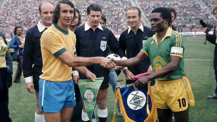 Die Partie zwischen Brasilien (mit Piazza, l.) und Zaire (mit Kidumu) bei der WM 1974 war in jeder Hinsicht ein denkwürdiges Spiel.