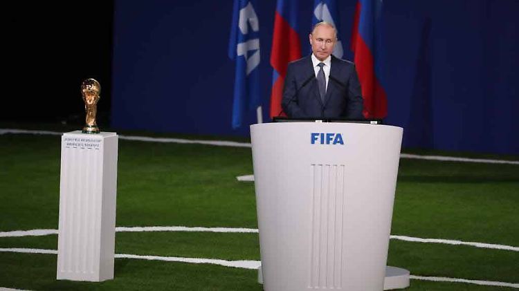Kreml-Chef Wladimir Putin will mit der Ausrichtung der Fußball-WM die russischen Weltmachtambitionen unterstreichen.