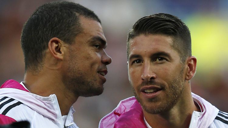 Lange vereint bei Real - bei der WM erbitterte Gegner. Pepe und Sergio Ramos.
