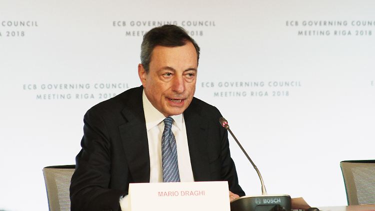 Ob EZB-Chef Mario Draghi seinen Fahrplan für das Ende der Anleihekäufe einhalten kann, hängt auch von der Italien-Krise ab.