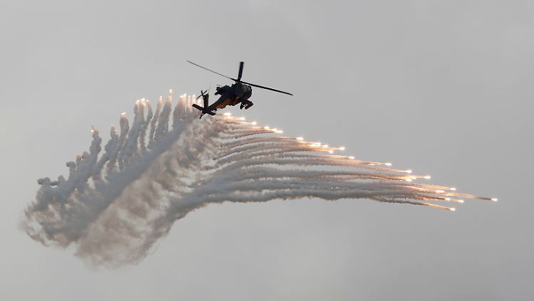 Die Allianz griff wohl auch mit Apache-Helikoptern Hudaida an (Archivbild, es gibt keine aktuellen Fotos aus dem Kriegsgebiet).