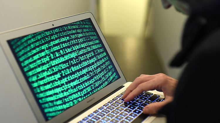 In die Büro-Netzwerke einiger Stromversorger sind Angreifer bereits eingedrungen.