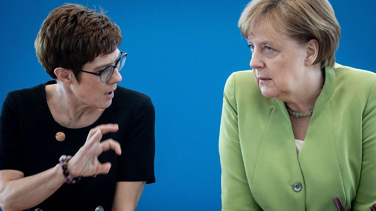 Annegret Kramp-Karrenbauer und Angela Merkel