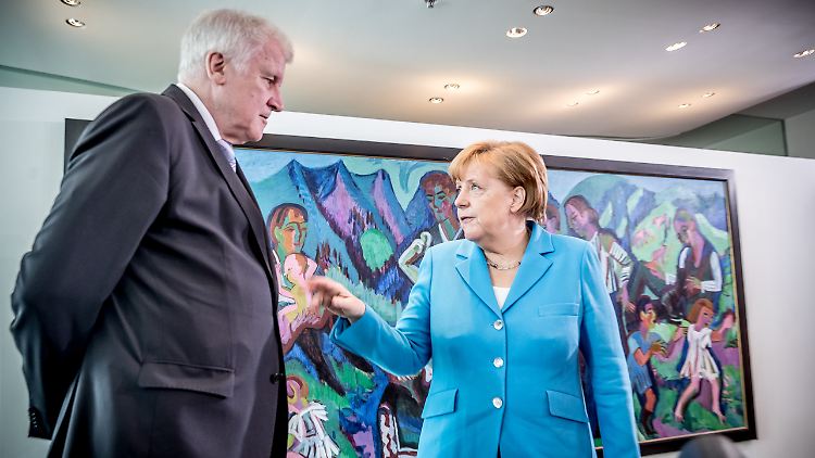 Horst Seehofer legt nach. Die CDU habe "mit der Flüchtlingsentscheidung 2015 die Spaltung Europas herbeigeführt". 