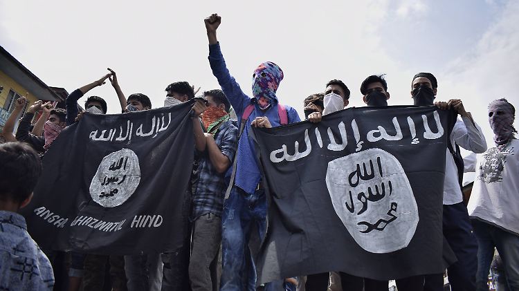 Nach der Vertreibung aus Syrien und dem Irak wird der IS in Afghanistan und Pakistan immer aktiver (das Bild zeigt eine Demonstration von IS-Anhängern in Kaschmir am Freitag).