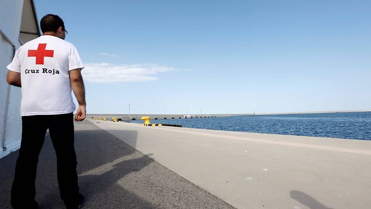 Am Hafen von Valencia laufen die Vorbereitungen.