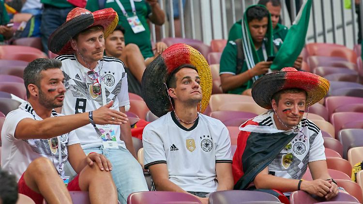 Einige Fans scheinen mit Sombrero besser auf die mexikanischen Gegner eingestellt, als das DFB-Team selbst.