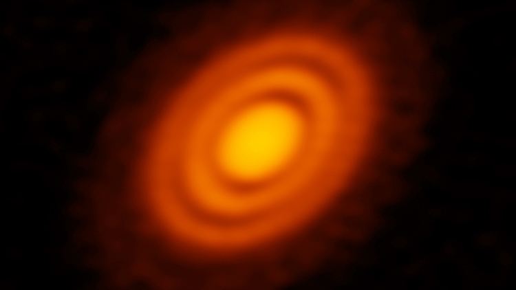 Alma-Bild der protoplanetaren Scheibe um den jungen Stern HD 163296 im Staub.
