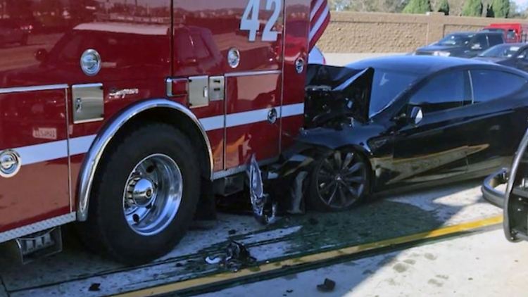 TeslaFeuerwehrcrash.jpg