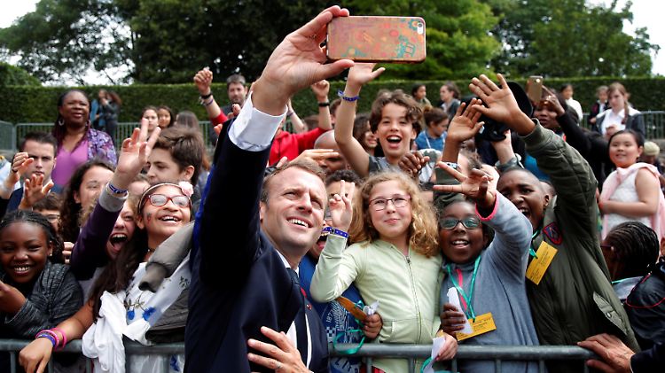 Macron ehrte am Montag französische Widerstandskämpfer und traf Jugendliche.