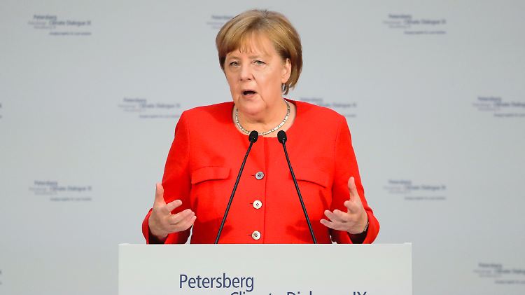 "Wir müssen zugeben, dass wir wieder besser werden müssen", sagte Kanzlerin Merkel in Berlin.