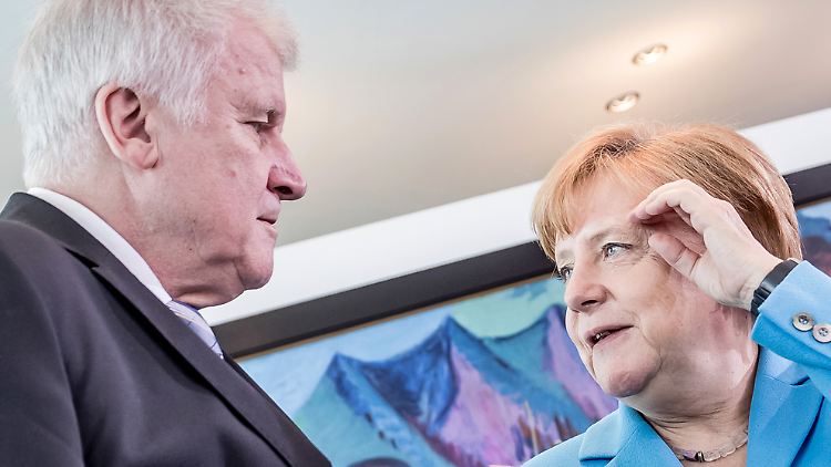 Zwei Wochen hat die Kanzlerin Zeit, die Asylfrage auf europäischer Ebene zu lösen. Auch wenn die CSU versöhnliche Worte anschlägt, sie scheint sich nicht auf die CDU zuzubewegen.