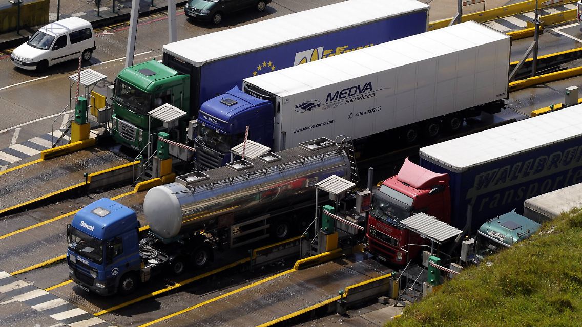 Während um 1993 herum weniger als 3000 Lastwagen pro Tag die Grenze zwischen Südostengland und der EU überquerten, waren es zuletzt 12.000, betont John James von Star Cargo.