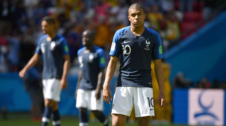 Kylian Mbappe wurde im Auftaktspiel gegen Australien der jüngste jemals eingesetzte Spieler Frankreichs bei einem großen Turnier.
