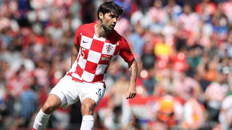 Kroatiens Abwehrspieler Vedran Corluka steht bei 99 Länderspielen und würde bei einem Einsatz gegen Argentinien als 2. Spieler des aktuellen kroatischen WM-Kaders die Marke von 100 Partien knacken