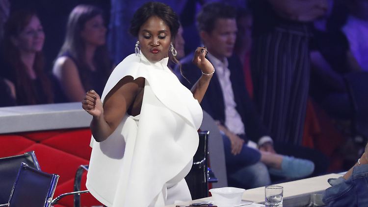 Hochschwanger und in Plauderlaune: Motsi Mabuse.
