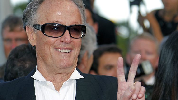 Peter Fonda sei "sehr erregt und bestürzt" über die Trennung von Eltern und Kindern gewesen.