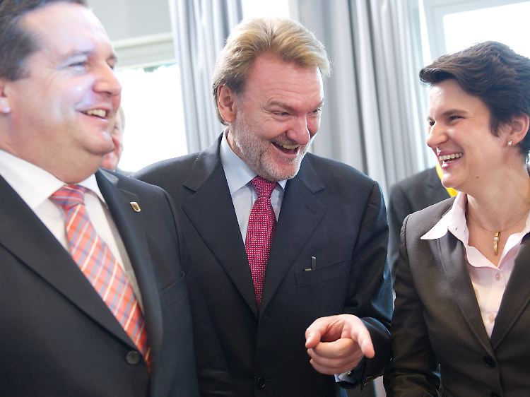 Gönner (r.) mit Ministerpräsident Mappus (l.) und Bahnvorstand Kefer.