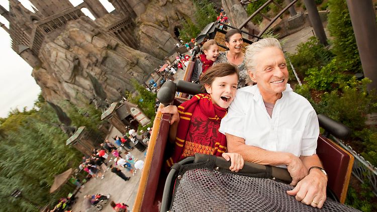 Douglas will den Spaß am Leben zurück (in einem Freizeitpark am 27.11.2010).