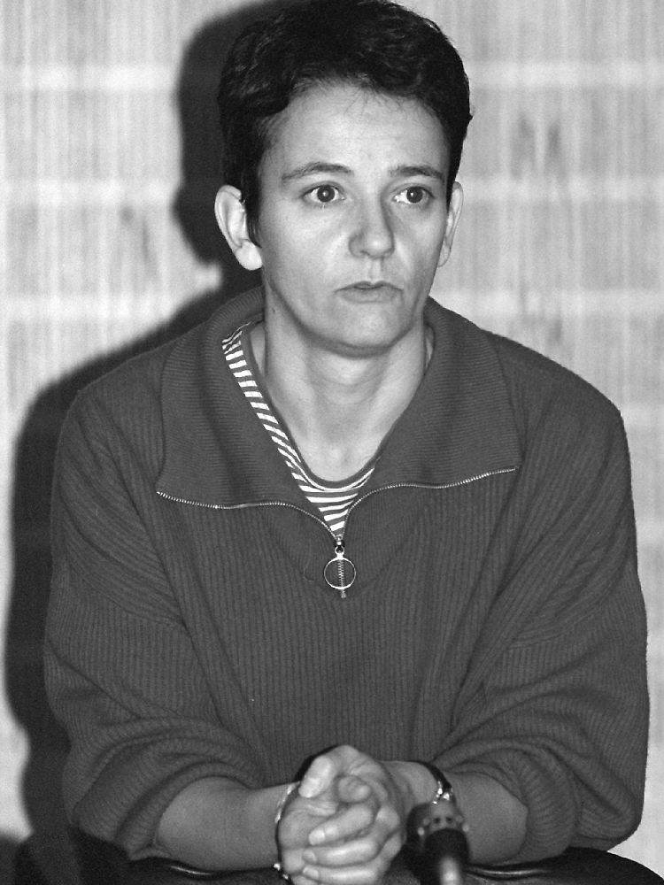 Die RAF-Terroristin Birgit Hogefeld beim Przessauftakt vor dem Frankfurter Oberlandgericht in 1994.