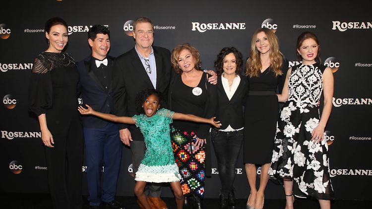 Roseanne Barr (Mitte) ist raus - für den Rest der Conner-Familie geht es im TV weiter.