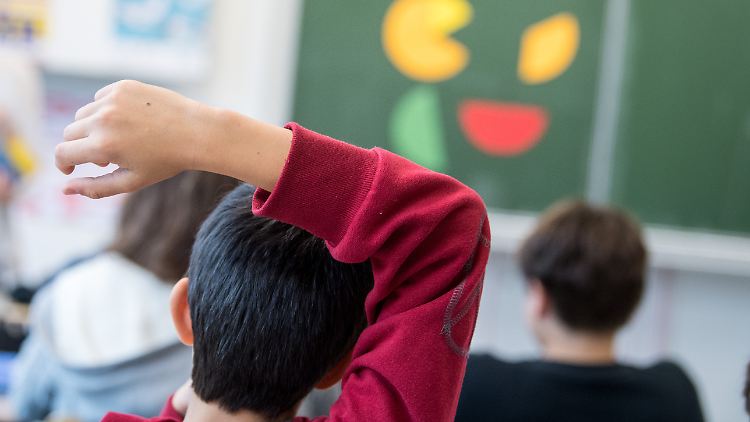 49.300 Jugendliche verließen 2016 die Schule ohne mindestens einen Hauptschulabschluss gemacht zu haben.
