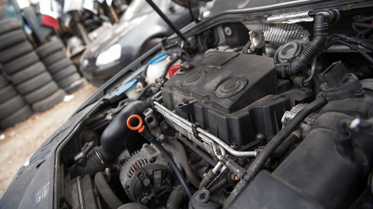 Viele Hersteller möchten lieber neue Autos verkaufen, als alte nachzurüsten.