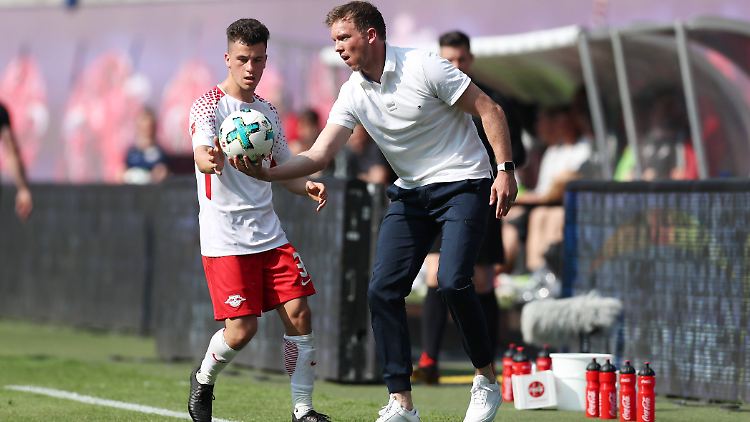 Wird seinem künftigen Verein RB Leipzig in der kommenden Saison erstmal noch als Gegner begegnen: Julian Nagelsmann (r).