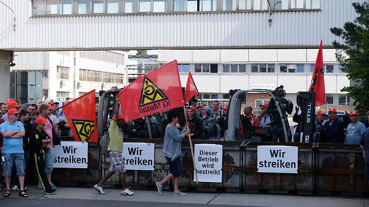 Die IG Metall wies die Warnungen des Arbeitgebers vor einem Jobverlust harsch zurück. 