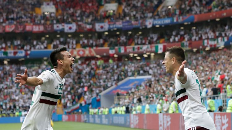 Javier Hernandez, genannt Chicharito (r.), erzielte gegen Südkorea im zweiten WM-Gruppenspiel das 2:0 für Mexiko.