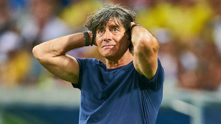 Bange Blicke - die wirft Bundestrainer Löw sicherlich auch auf die Gruppentabelle.