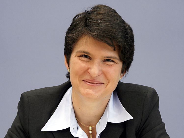 Die Umwelt- und Verkehrsministerin gilt als Mappus-Vertraute und durchaus auch in Berlin als ministrabel.