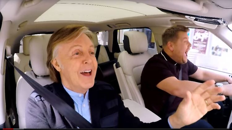 McCartney und Corden gemeinsam im Auto.
