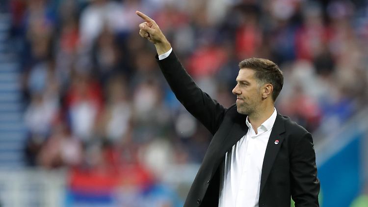 Der serbische Trainer Mladen Krstajic spielte von 2000 bis 2009 in der Fußball-Bundesliga für Werder Bremen und den FC Schalke 04.