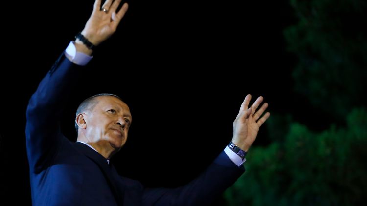 Die Wahlen würden das künftige halbe Jahrhundert prägen, sagte Erdogan vor seinen Anhängern.