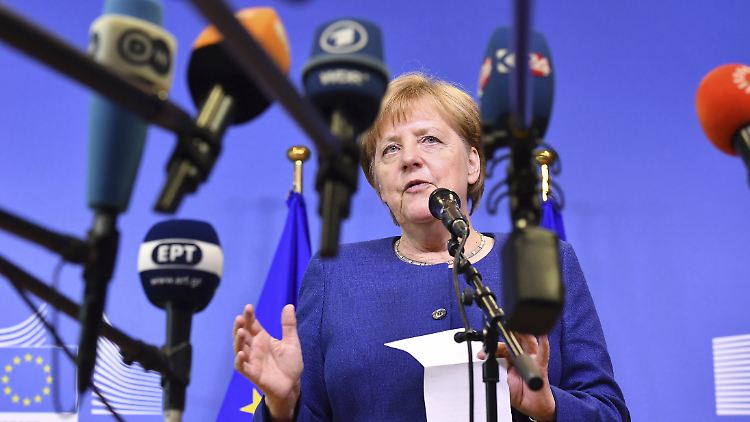  Nach einem EU-Sondertreffen in Brüssel präsentierte Merkel am Sonntagabend noch keine konkreten Lösungsansätze. 