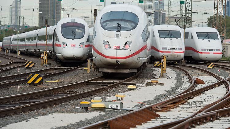 Die Bundesregierung fordert von der Deutschen Bahn, im Jahr 2030 rund 280 Millionen Fahrgäste in ICE und Intercity zu befördern.