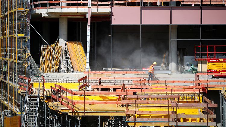 Eine Frage, die das Leben und den Alltag von Millionen von Menschen betrifft: Wie stark wird der Rückenwind für die deutsche Wirtschaft abflauen?