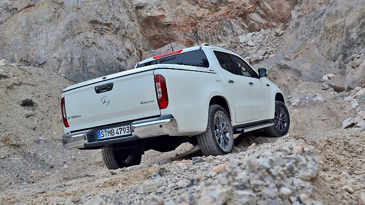 Mit dem V6-Diesel in der X-Klasse lassen sich locker auch unwirtliche Steigungen überlaufen.