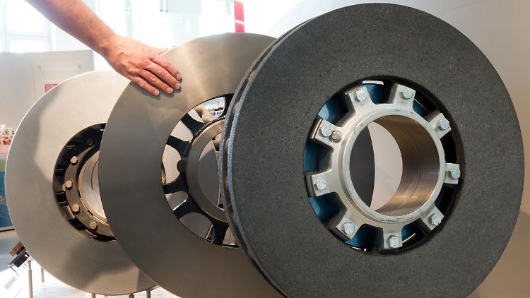 Die Bremse macht den Wagen schnell, heißt es: Bremsscheiben von Knorr.