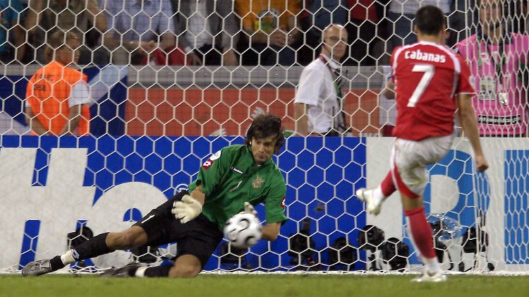 Schowkowskyj hält gegen die Schweizer alles - und so scheiden die Eidgenossen bei der WM 2006 früh aus.