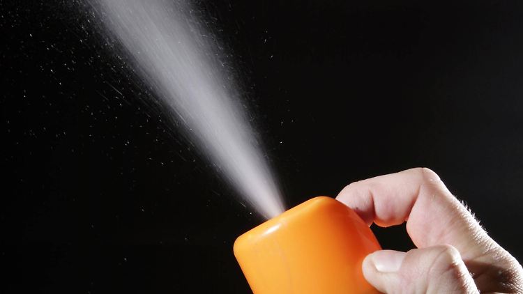 Mit Raumsprays sollen unangenehme Düfte verjagt werden. 