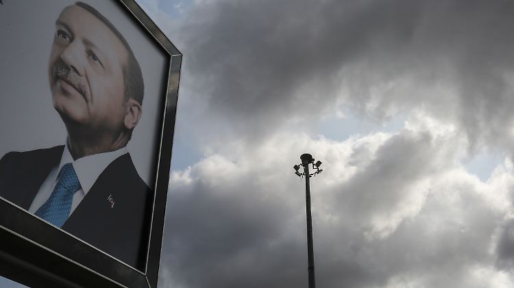 Versprach während seiner letzten Wahlkampfveranstaltung noch "faire und freie Wahlen" - Präsident Erdogan.